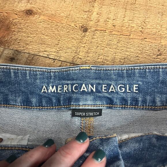 American Eagle | Women's Medium Wash Distressed Curvy High Rise Mini Skirt Sz 6 - Picture 3 of 6